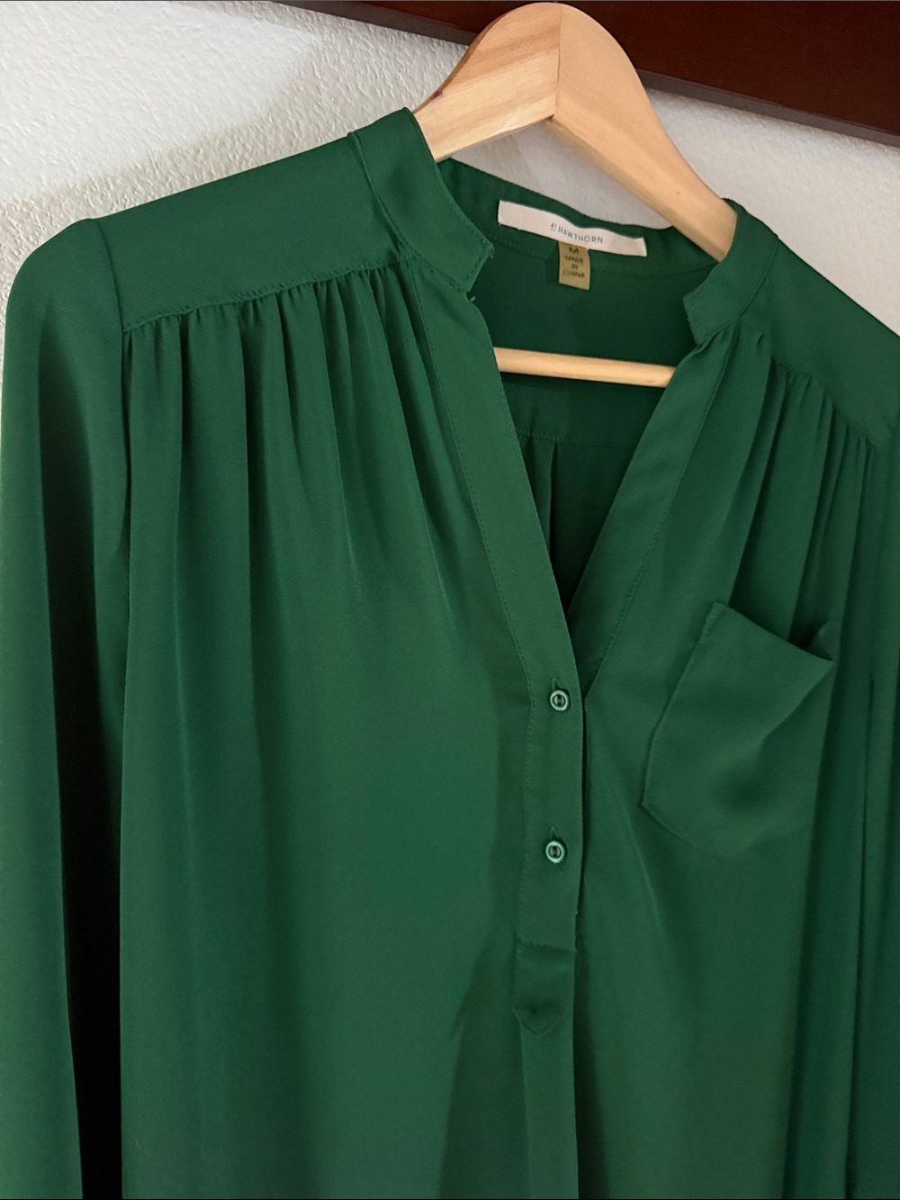 41 Hawthorn Colibri Emerald Green Roll Tab Long Sleeve Split-Neck Blouse, Size M - Picture 2 of 11
